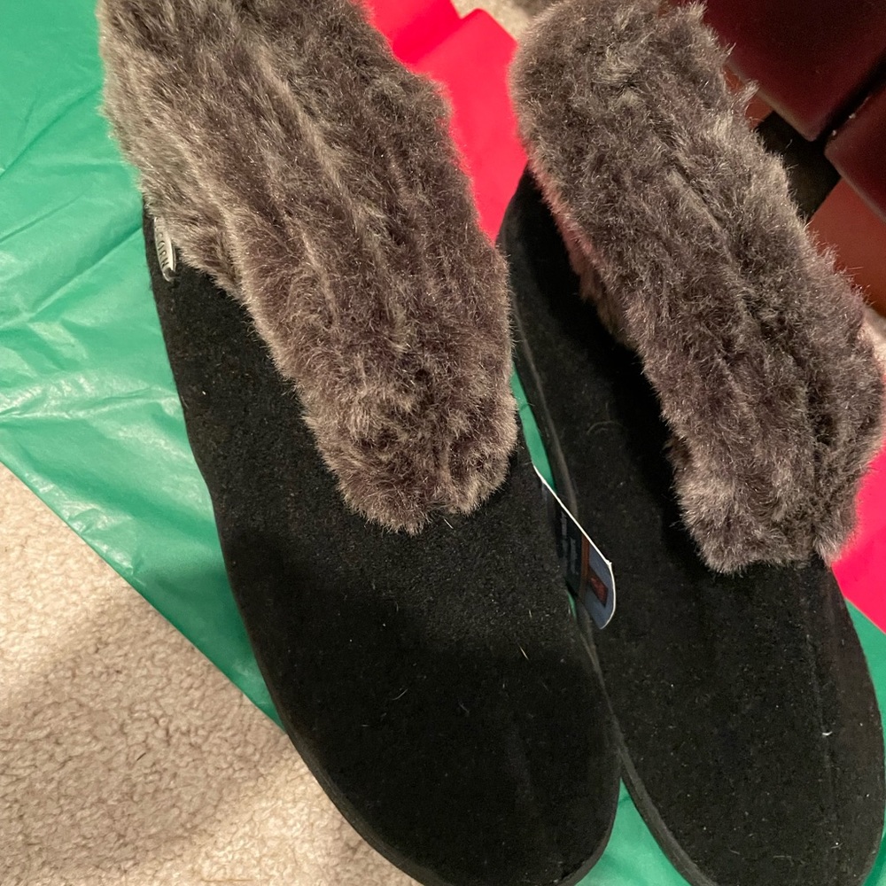 New Acorn Slippers SZ 6.5 - 7 7.5  Faux Chinchilla Booties